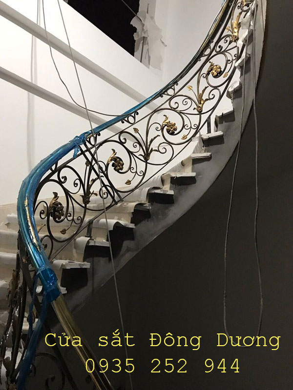 Cầu thang sắt giá rẻ Đà Nẵng