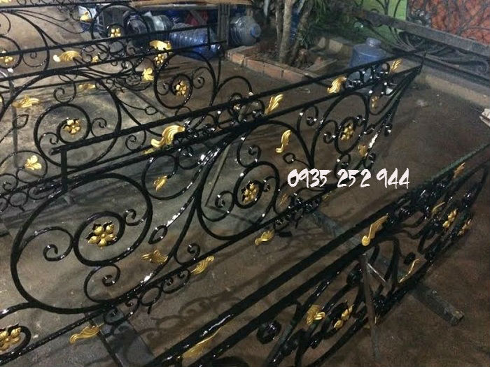 Cầu thang sắt mỹ nghệ giá rẻ
