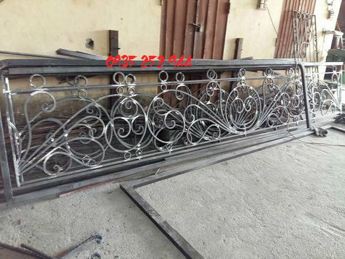 Cầu thang sắt mỹ thuật giá rẻ