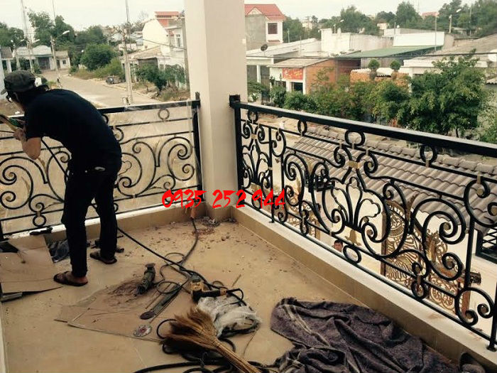Cầu thang sắt nghệ thuật giá rẻ